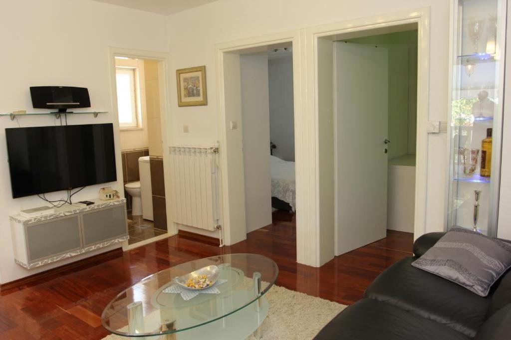 Holiday House Pine Tree Nerezisca Екстериор снимка