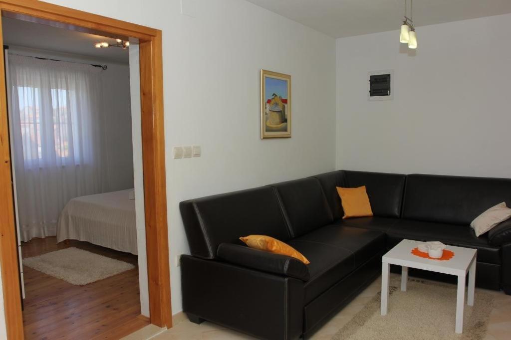 Holiday House Pine Tree Nerezisca Екстериор снимка