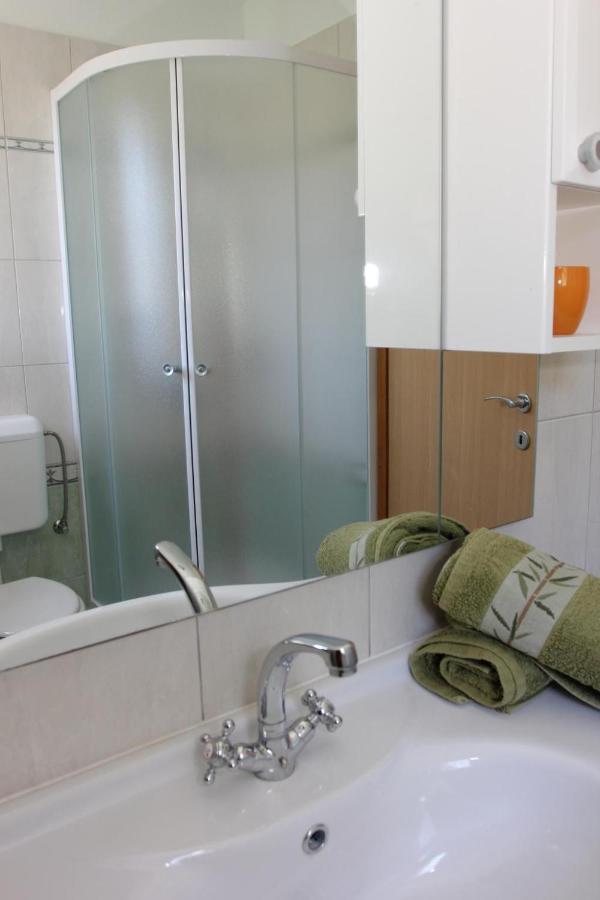 Holiday House Pine Tree Nerezisca Екстериор снимка