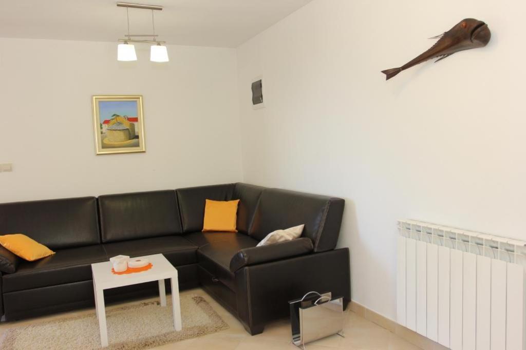 Holiday House Pine Tree Nerezisca Екстериор снимка