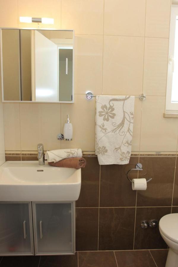 Holiday House Pine Tree Nerezisca Екстериор снимка