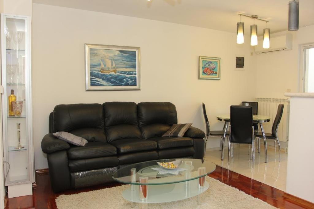 Holiday House Pine Tree Nerezisca Екстериор снимка