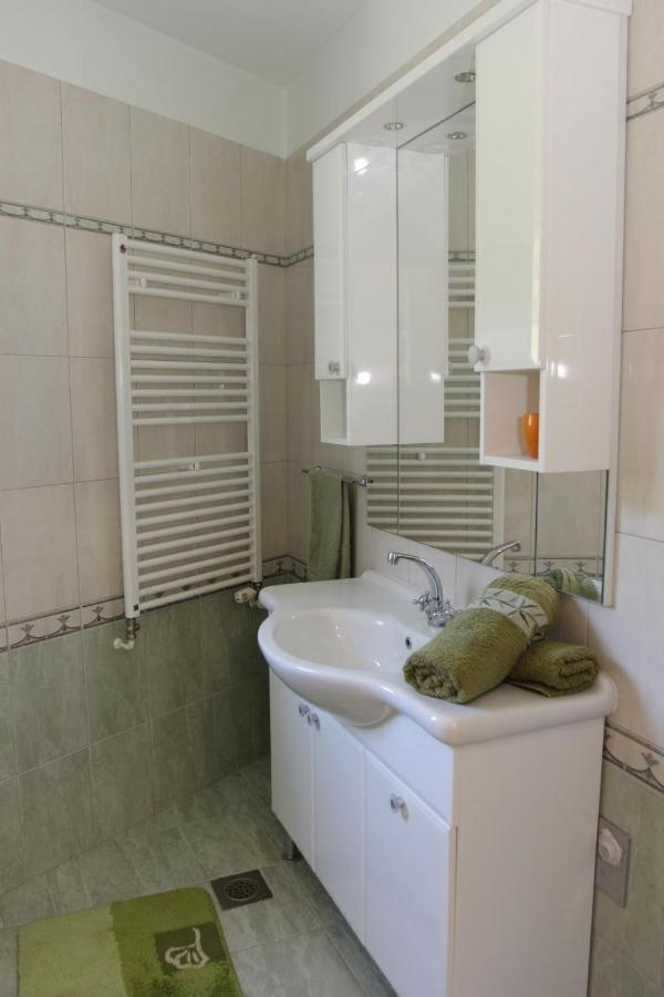 Holiday House Pine Tree Nerezisca Екстериор снимка