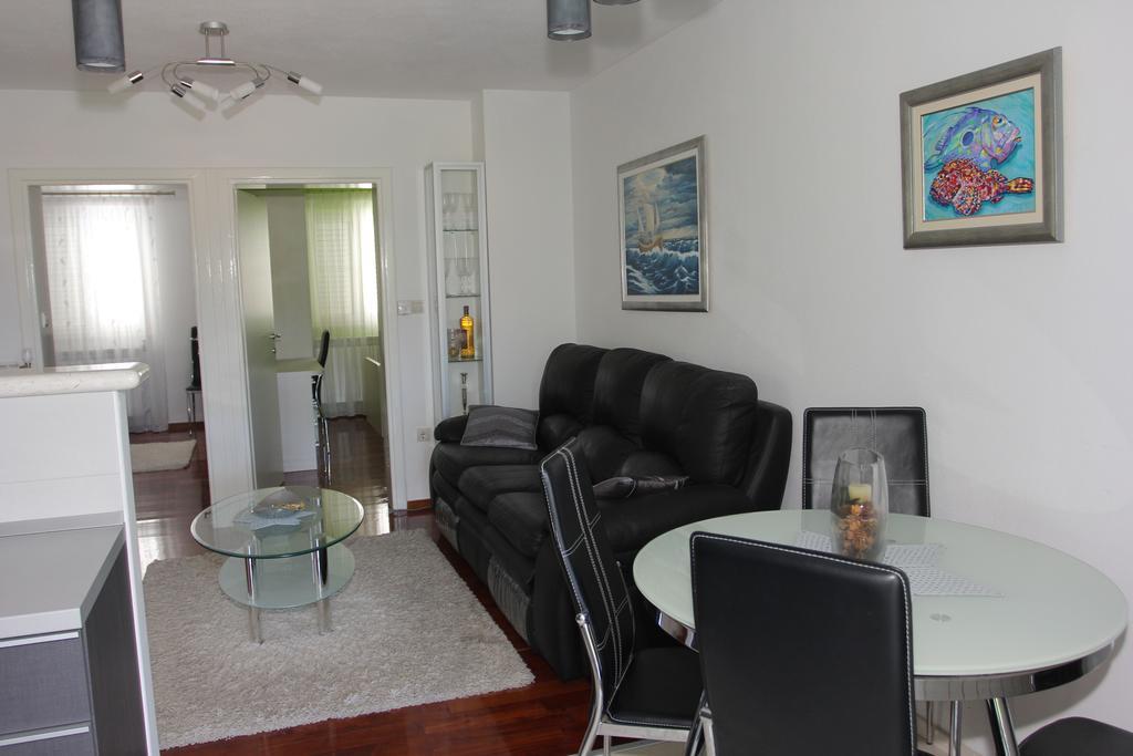 Holiday House Pine Tree Nerezisca Екстериор снимка
