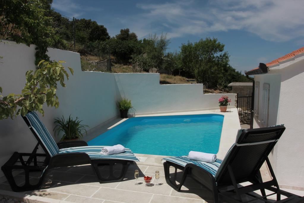Holiday House Pine Tree Nerezisca Екстериор снимка