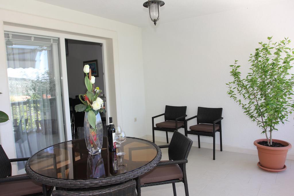 Holiday House Pine Tree Nerezisca Екстериор снимка