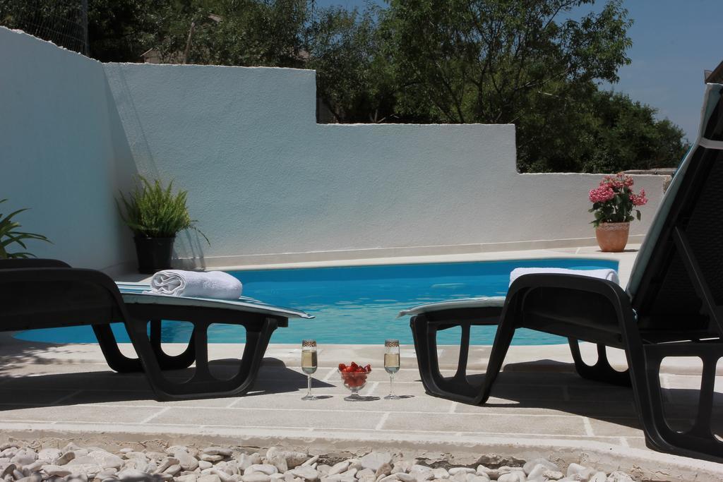 Holiday House Pine Tree Nerezisca Екстериор снимка