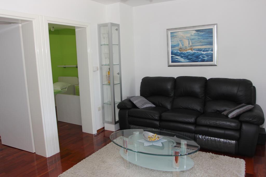 Holiday House Pine Tree Nerezisca Екстериор снимка