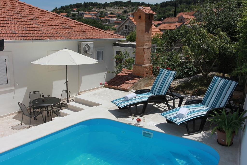 Holiday House Pine Tree Nerezisca Екстериор снимка